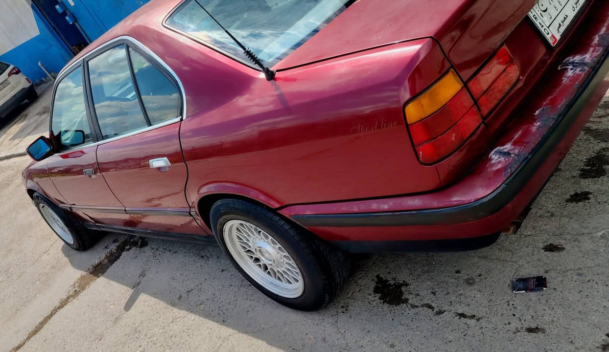 السلام عليكم
السعر 65 ورقه وبيها مجال قليل جدا 

BMW 525 موديل 1992 للبيع
محرك كبس
سيارة وضع شركة مشروع وطني تحويل ثاني يوم
كابون بانزين موجود
وبدون صبغ وكير ومحرك جديد وخير من الله
وتبريد ثلج وكير اوتماتيك وسلايت وكشنات جلد 
وكهرب تفاصيل اكثر اتصل على الرقم
صدر السياره كله جديد وخير من الله
*********** واتسب ايضا
*********** 

ملاحضة السياره دفع رباعي 
مكان السياره موصل زيونه سومر
