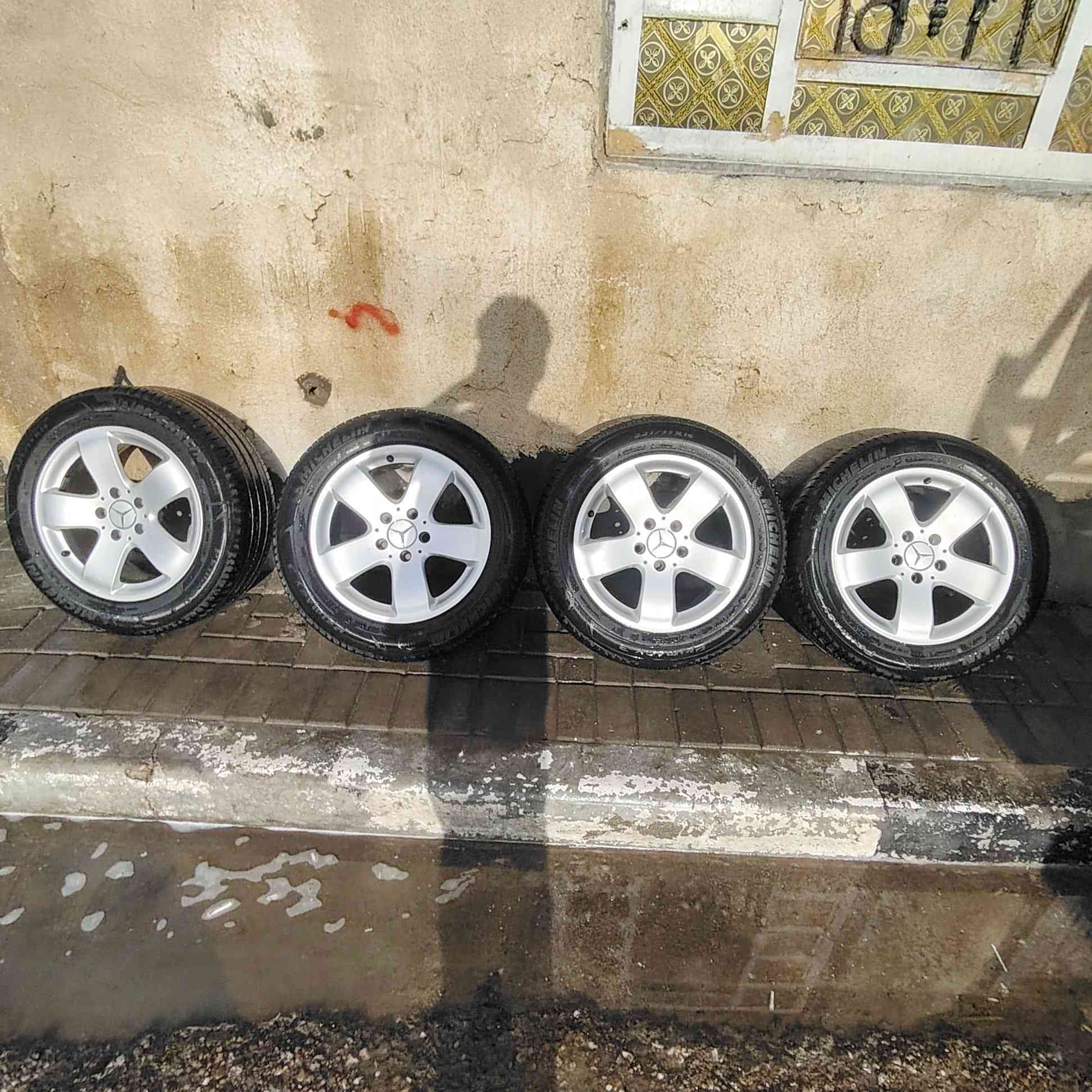 سلام عليكم تخم تاير هوه ولويل  نضافه فول التاير جديد كلش مكاني بصره قيم وخذ  بليرضه بي الله ***********
