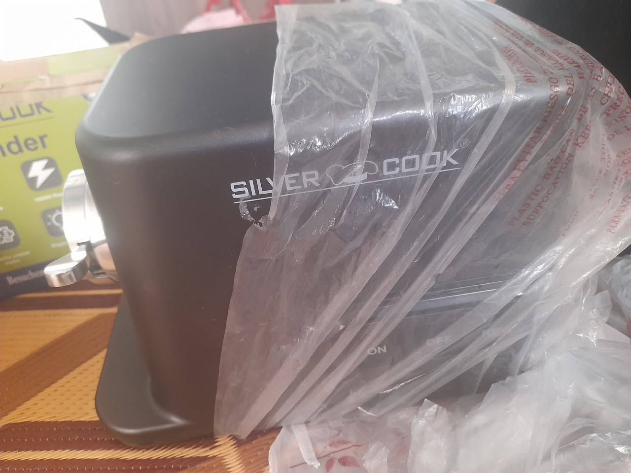 🔥 للبيع مثرامة لحم كهربائية SILVER COOK الأصلية – قوة 1800 واط 🔥
إذا تريد مثرامة قوية توفر عليك الوقت والجهد، فهاي فرصة ممتازة.
✅ قوة 1800 واط لأداء سريع وقوي. ✅ تفرم اللحم والدجاج بكل سهولة. ✅ خاصية Reverse لفك الانسداد أثناء الفرم. ✅ جميع الملحقات الأصلية موجودة مع الكارتون. ✅ استعمال خفيف جدًا، نظيفة، وجاهزة للعمل مباشرة.

💰 السعر: 140,000 دينار

📩 إذا جاد بالشراء راسلني على الخاص. القطعة واحدة، وأولوية البيع لأول شخص يحسمها. لا تضيع الفرصة.


**إذا كنت صاحب هذا الإعلان وتريد حذفه لأي سبب، رجاءا أرسل رسالة إلى الدعم الفني**