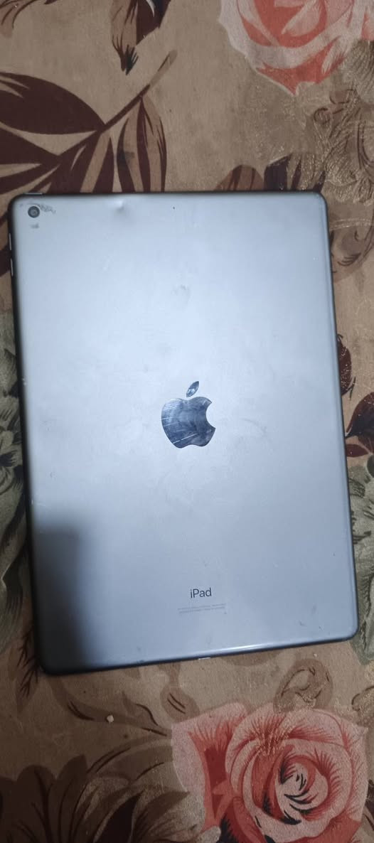 ايباد  9السعر ٢٢٥الف بطاريه 73 ذاكره 256 مكان زعفراني
