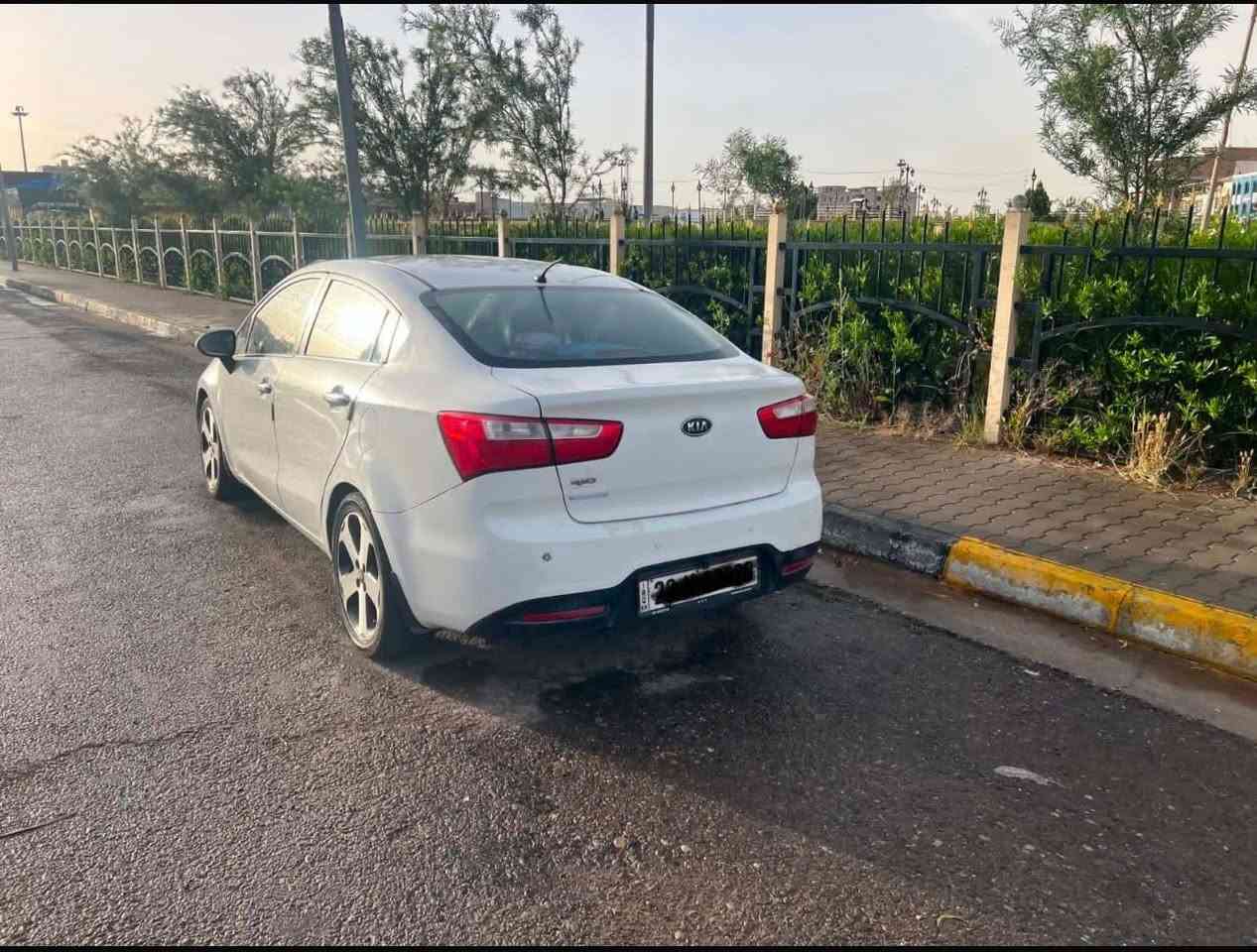 سياره كيا ريو٢٠١٢ للبيع سياره نضيفه كلها تعال شوفها وافحص وعندي سونار كامل الها سياره كلها شغاله مع تحويل مع محرك شرط كير شرط جاملغ خلفي يم قبغ البانزين صبغ وجاملغ امامي شبر التوصل على رقم او واتس *********** السعر ٨٨ وبيها مجال
