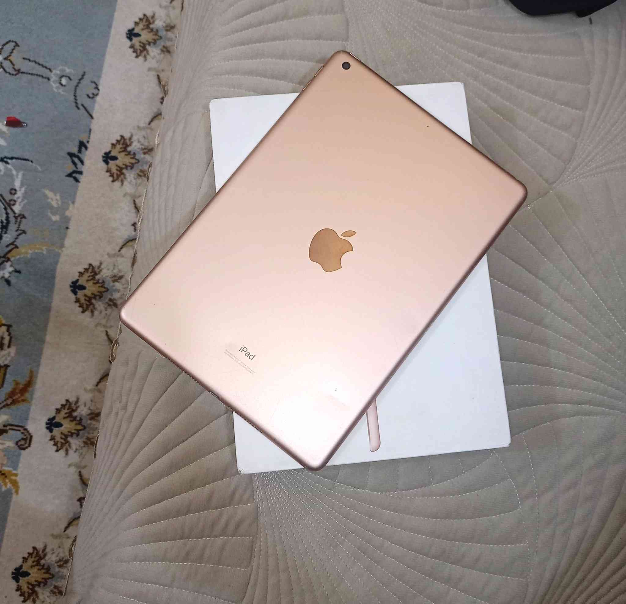 السلام عليكم شباب ايباد 7 نضيف ما عدى الشخط البي بل شاشه واضح امامك (الشاشه كلها تلمس حتى مكان الشخط) مبدل شاشه اصليه مال شركه ذاكره 32 بطاريه ما اعرفها نموذج m شكد لاكن شغاله جهاز مرتب 175 وبي مجال قليل للاستفسار *********** متوفر فقط واتساب او خاص رجاءً المو شراي لا يتعبني  مكاني بغداد مدينه
