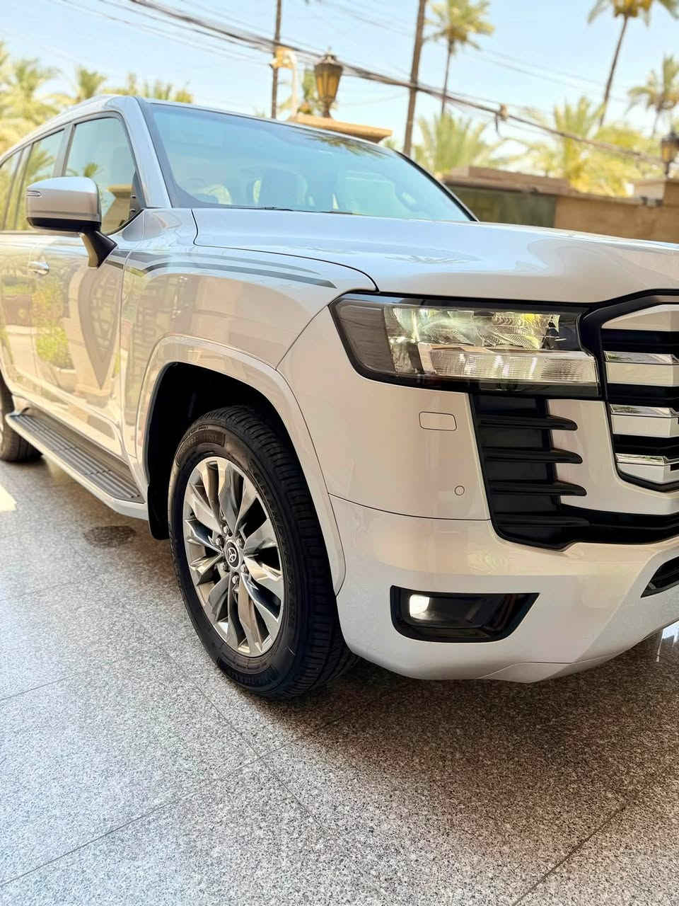 السلام علكيم للبيع
Toyota Land Cruiser 2022
  تويوتا لاند كروزر 2022. 
ملاحضة / رقم السيارة اربيل تحويل مباشر 
لون السيارة سلفر مميز 

  🛣️  المسافة المقطوعة فقط 8000   الف كلم فقط بحالة الزيرو وشرط مشي حقيقي وضمان شركة ساس داخل الشركة 
------------------------------------------------------------ 
✅ المواصفات: فئة GXR ساس معروفة مواصفاتها 
✅ الحالة: كفالة عامة من كلشي بحالة الزيرو 
📞 للأستفسار الاتصال على الرقم
***********
