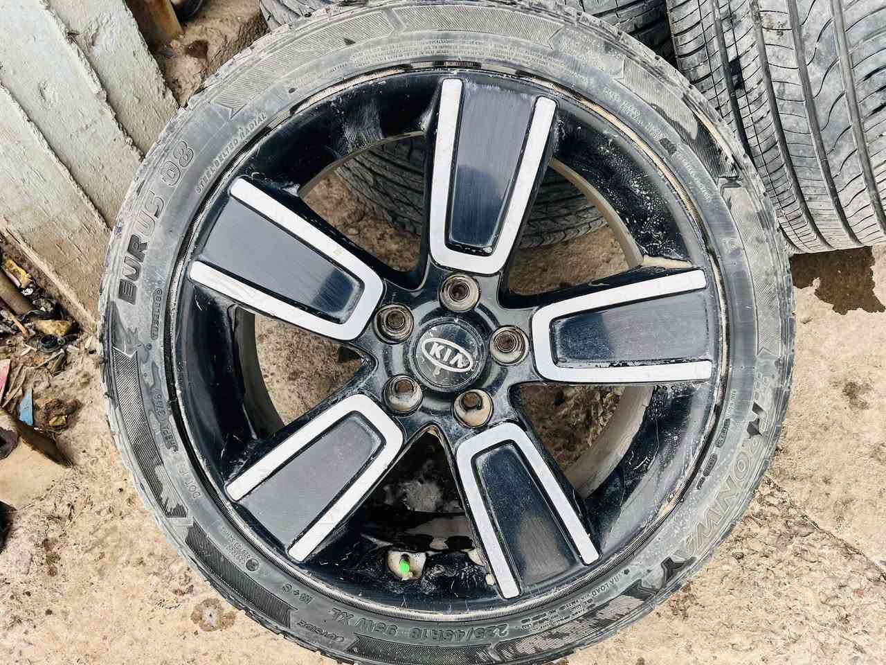 تخم ويل كاب  وتايرات 18
نضافه فول  لا لحيم ولا عواج شرط لفحص وتخم تاير شرط اخو جديد. 18/45/225
عنوان ديالى جديده لشط 
هاتف ***********
س300
