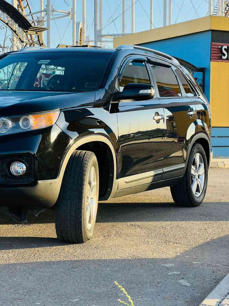 السلام عليكم سورنتو ٢٠١٢ امريكي مستوردها ع ايدي سياره داخله كلين بدون حادث بلعراق هيه واكفه نشخطن عندي بابين وصبغتهن وشبر بجاملغ سياره شرط ع وضع شركه ماشيه ٧٠ حقيقي محرك ٤ سلندر سياره فول مواصفات عدا البنراما سبعه راكب بصبه كشن كهرباء تخم تاير جديد سياره حييل جديده وبلخير على ياخذها رقم انبار الجديد السعر ١٣٧ مكان السياره بغداد حي الجامعه رقم الهاتف ***********
