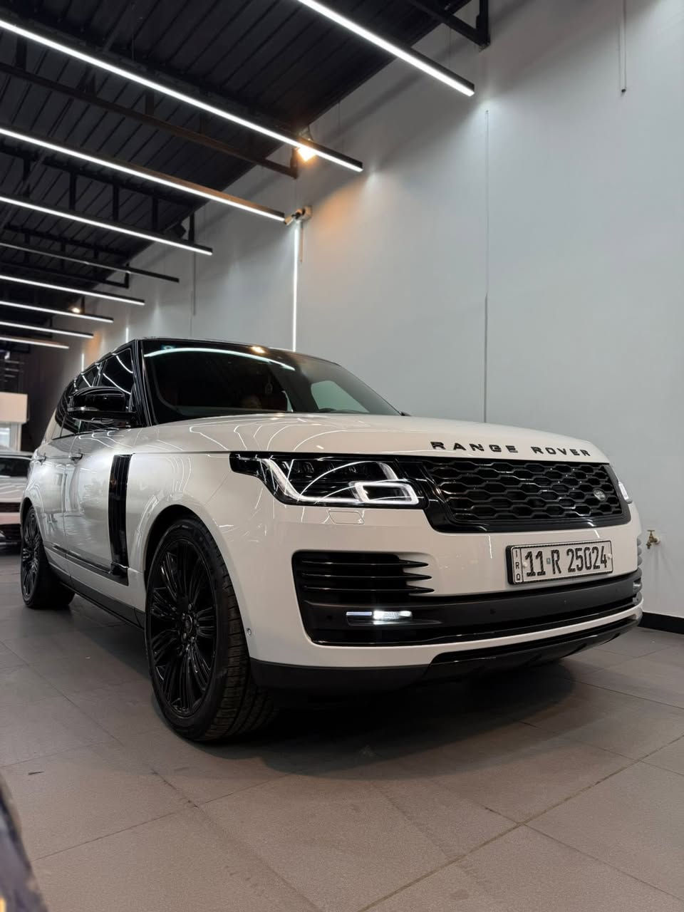 � للبيع – Range Rover Vogue Autobiography P525 | موديل 2022 🔥
⚙️ المحرك: V8 سوبر تشارج P525

🏁 القوة: 525 حصان

🚘 الدفع: رباعي دائم AWD

⚡ ناقل الحركة: أوتوماتيك 8 سرعات

📍 الممشى: 30,000 كم فقط

✨ الحالة:

✔️ مغلفة PPF بالكامل

✔️ خالية من العيوب والضرر

✔️ بدون أي نقص

✔️ استخدام نظيف جداً

✔️ جاهزة للفحص

ميحتاج احجي مواصفات السياره اعله موصفات من كلشي 

والسياره جديده ونضيفه 

 باقي التفاصيل اتصل وتدلل 

ترهم مراوس مع كاديلاك او لاندكروزر vxr 

 

مكانه بغداد اليرموك 

📞077 5000 5400

📞078 3900 3600
