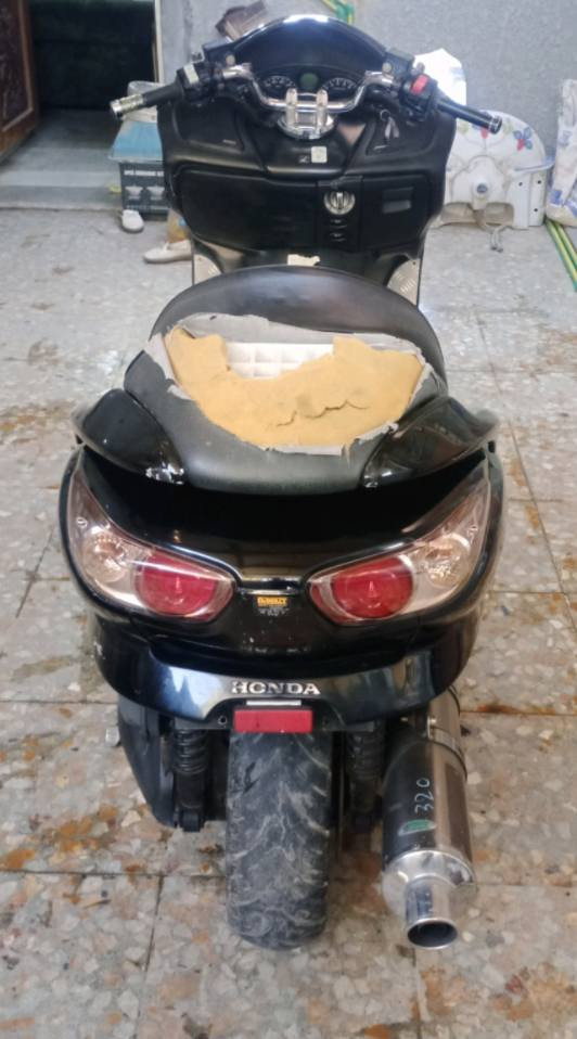 السلام عليكم فورزة كير سبع نمر شغال دراجة مكينها مكفولة ممفتوحة لا نضوح لا صوت صالنصة رياضي بلادية 
السعر مليون مكان بغداد حي اور 
رقم ***********
