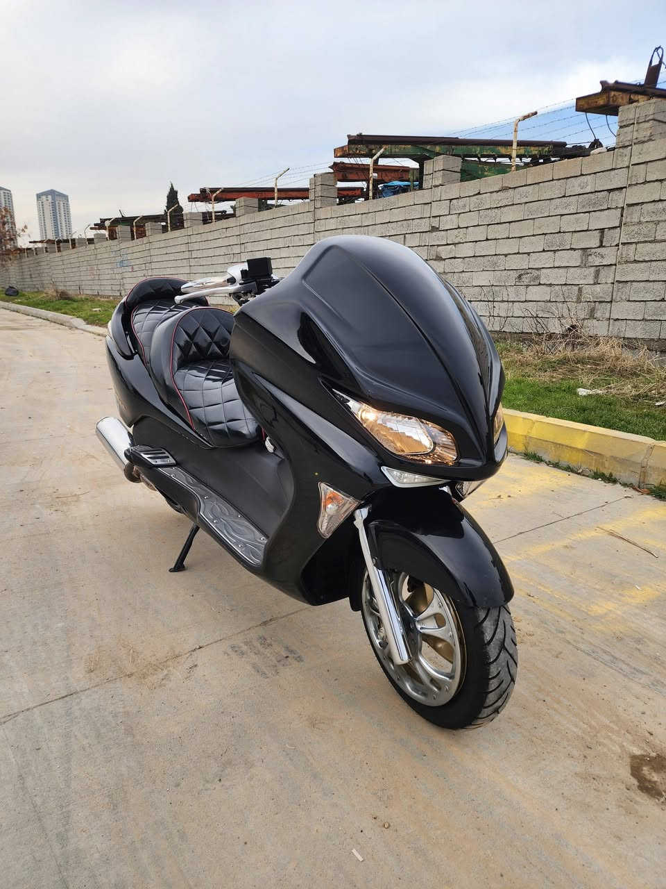 فۆڕزا ٠٩ کریستال ماتۆڕەکە تازە داخڵ بوە مەزادە لێرە لێنەخوڕدراوە
گێڕ عادی و ئۆتۆماتیک ٤ مۆدی لێخوڕین (A D M S)
تەجیلی بیلاد 
٢ بەسمە و ٢ سویچ تەواری
لایت و بەگ لایت کریستاڵ
تایەی پشت و پێش مارکەی دەنڵوپ یابانی لۆک
ماتۆڕەکە کامل سێرڤس و دەسکاری کراوی شەریکەیە 
هەموو گیانی نیکلی شەریکەیە
کوشن پاقلاوەیە
کۆدی مەزادی لەگەڵە
تاقم ئیسپانەی شەریکەی لەگەڵە
نرخی ١٤ گەڵاو ٥٠ دۆلارە
لە سلێمانیم
***********
