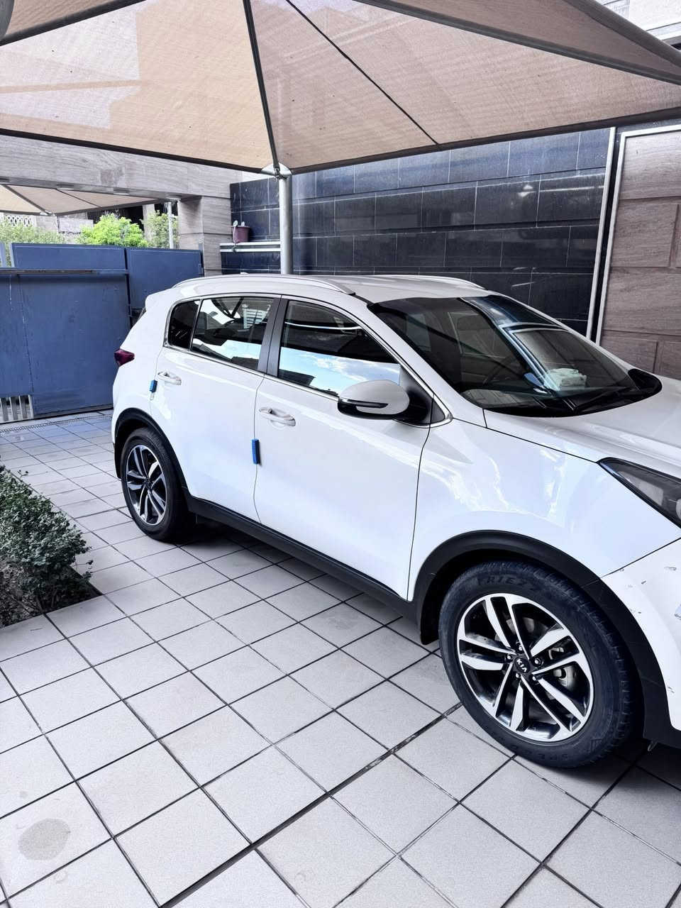 السلام عليكم سبورتج خليجي مديل 2021
رقم بغداد تحويل ثاني يوم محرك  2000 ممشه السياره 146الف كيلو 

مواصفات السيارة نص فول تجي مري شفط

حساسات خلفية كامره دوار السياره مكفوله من الصبغ بيها ملاحظات تكحيل بسيطة سعر 190 وقابل للتفاوض 

التواصل على الرقم مكان السياره بغداد

***********
