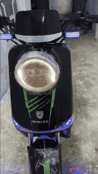 سلام عليكم ماطور شحن ار 11.السعر 775 وبي مجال  الرقم ***********
