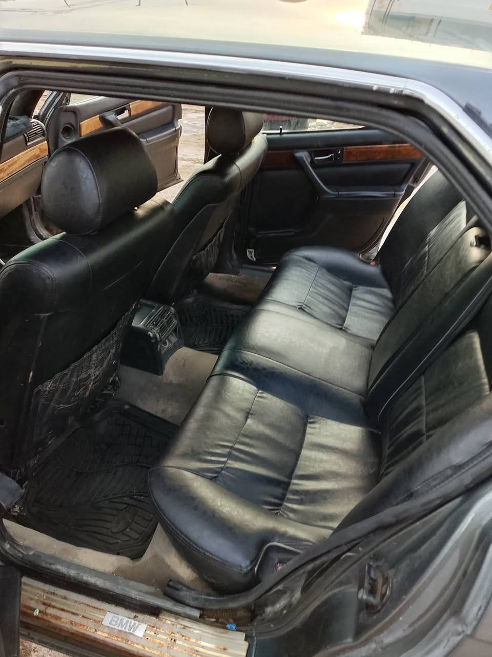 سلام عليكم بيم 730لون رصاصي فيراري ابغداد تكليزي صدر جديد تبريد شغال غرفه جديده السعر55 وبيه مجال قليل حك الجيه سياره بسمي شرط تحويل سريع عقد مروري العنوان ابغداد وترايه بصره ***********
