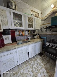 بيت لبيع بشارع المطار الجديد المساحه ٥٠متر شغل درجه اولى يحتوي على غرف...