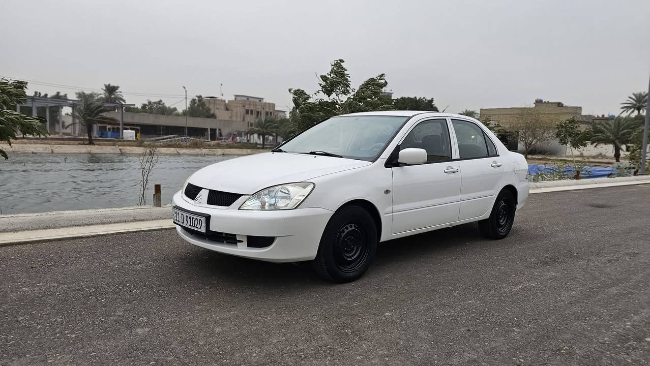 السلام عليكم لانسر 2011استلام شركة ماشية 138سيرة مكفولة بيها صبغ داير جاملغ خلفي صبغ ايمن اوبارد بالباب الخلفي فقط الباقي مكفول عامة سيارة نضيفة حيل مكينة كير ممفتوحات شركة كباتها بالجنطة سعرهة 102 
بيهة مجال الي ميعجبة ليعلق رجاءا ***********
