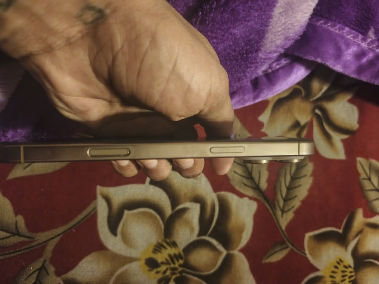 ايفون 16 برو ماكس للبيع مكاني حله بطاريه 91 شريحه  جهاز مكفول ع وضع الشركه ***********
السعر مليون و 300
