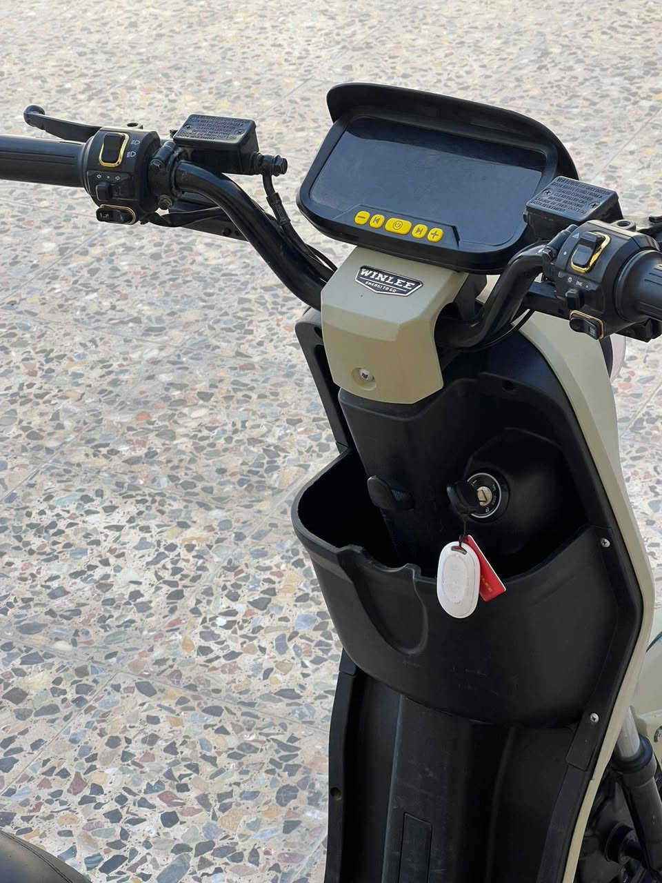 اسلام عليكم دراجه شحن ار 9 2026 طك  كرتون لون صحراوي  وصل الشراء موجود  بطاريات  كبار حجم 32امبير
السعر 450وبيها مجال  العنوان البصره الزبير
 الاستفسار***********
