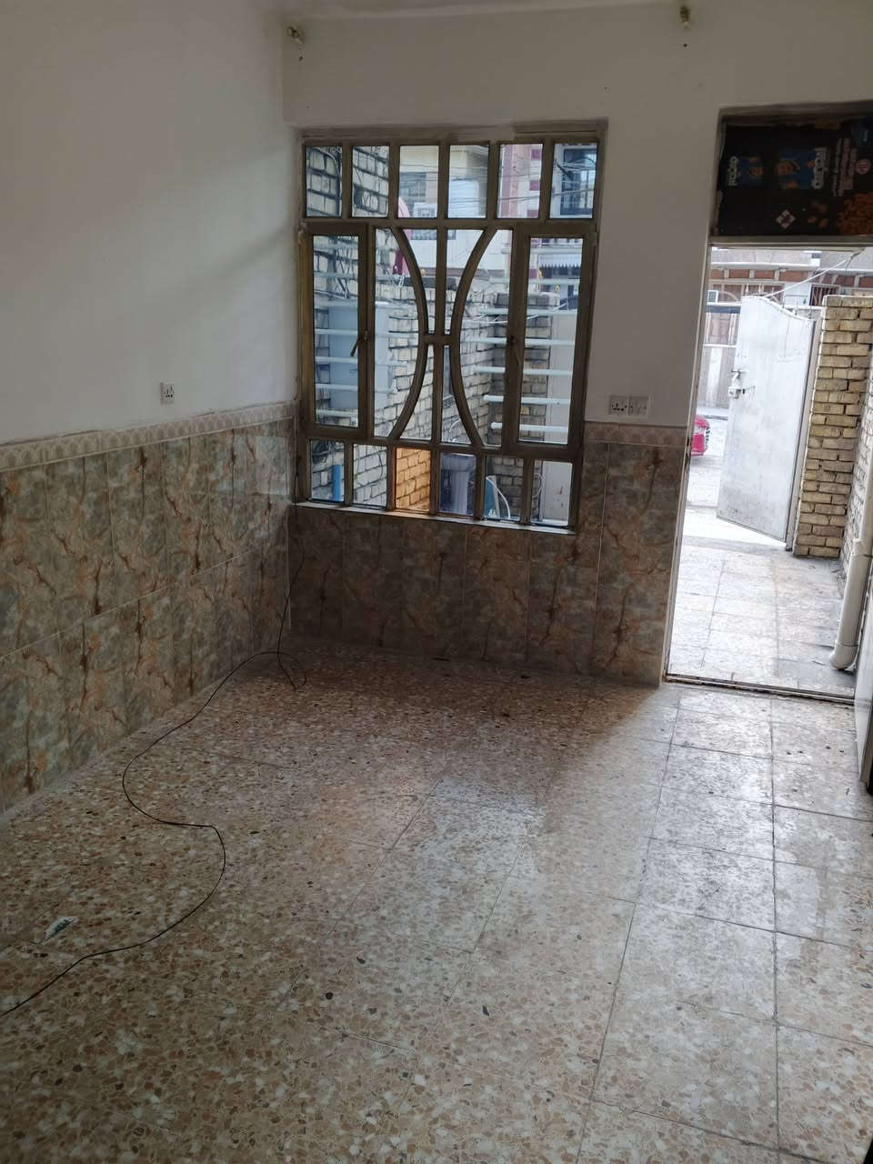 مشتمل للايجار 75متر
الشعب حي التجار 
يحتوي على 
استقبال ،مطبخ،خدمات في كللا الطابقين ،كراج،3غرف نوم 
بدل الايجار الشهري 550قفل 
للمعلومات أكثر مراجعه مكتب الأخوين للعقار 
***********
