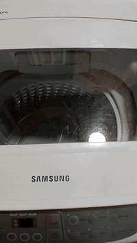 غساله اوتماتيك سامسونك علشغل كامله اي شي مابيها حجم 11كيلو مكانها جكوك قرب البانزين خانه سعرها 150 قفل بدون عمله الرقم***********
