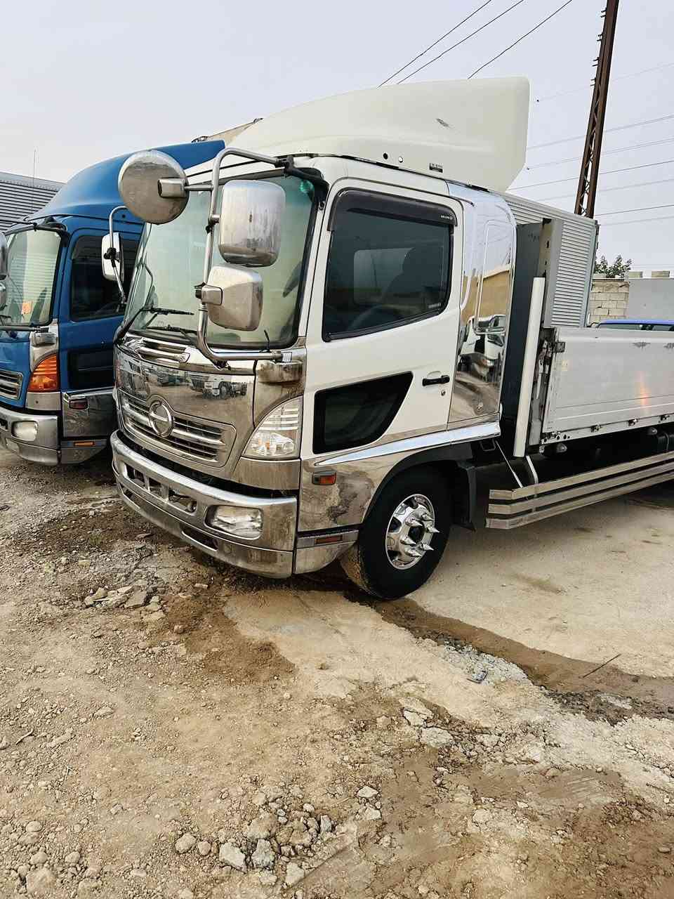 شيطان دخول جديد 
مكينة 5 سوبر 
طول 7 متر شاصي محسن
نيكل اصلي ياباني 
تخم تاير برجستون  جديد انتاج 25
سيارة فول ومكفول 
معرض ومجمع باسم العتابي 
***********
