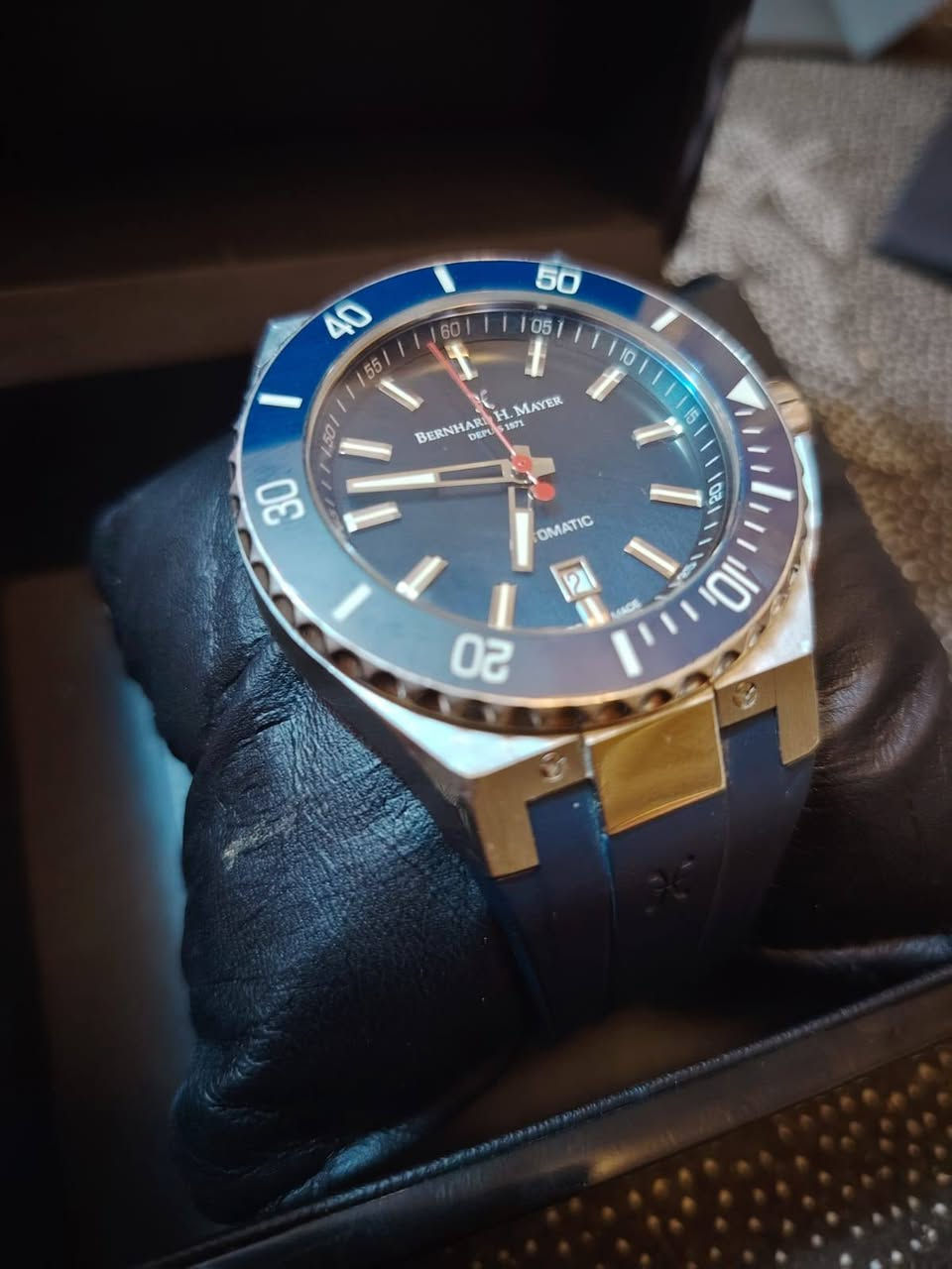 ساعه بيرناد اج ماير اوتماتيك  اسويسري اصلي اصدار محدود  معه الحافضه والدفتر 
مستخدم  سعر 375$ يوجود توصيل الئ جميع محافظة العراق


**إذا كنت صاحب هذا الإعلان وتريد حذفه لأي سبب، رجاءا أرسل رسالة إلى الدعم الفني**