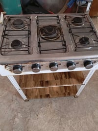 طباخ ميز 5 عيون وتنور حجم كبير السعر 80 الف موبايل 07731042488