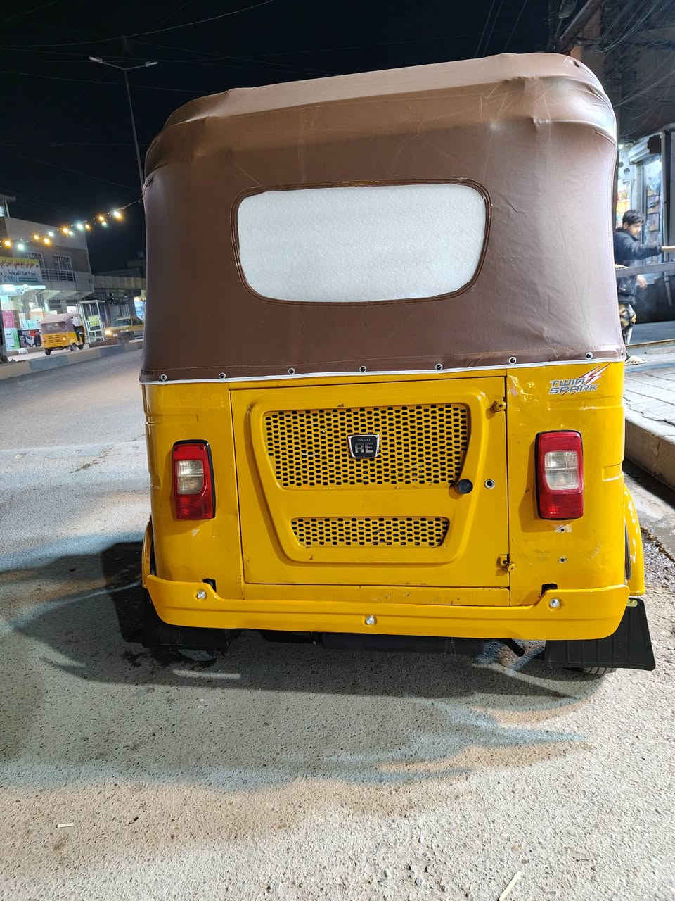 سلام عليكم مديل 21 فقط دوس معمرات اتصل وتدلل العنوان بغداد مدينت الصدر ***********
