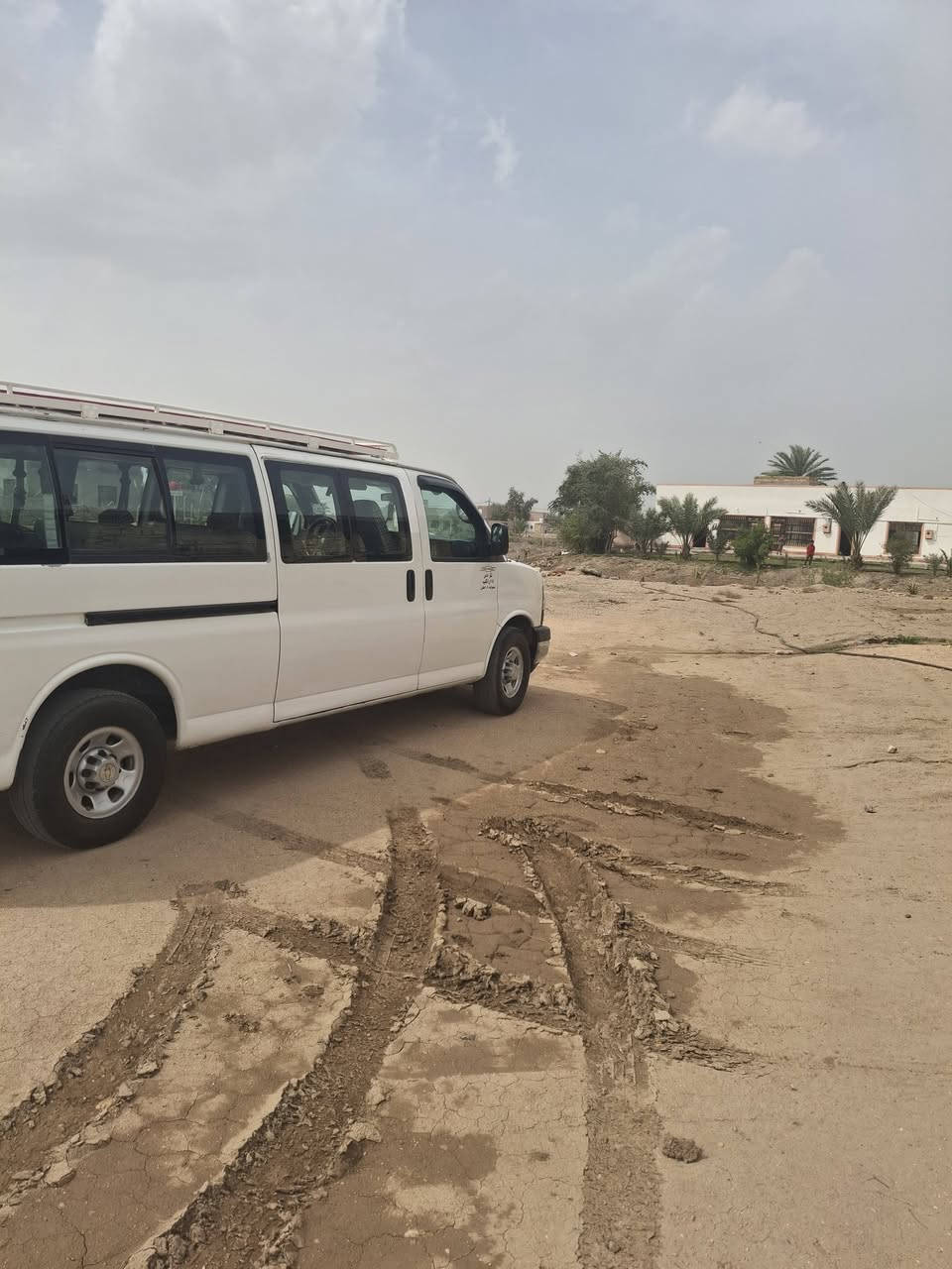 سلام عليكم  فان لبيع  موديل ٢٠٠٨   سياره كفاله من ضربه  مكينه وكير جديد كسن جديد  تيرات برجستون  مكينه  ٦١٠٠ وكير١٠٠٠   دوشمه  جديده درجه  وله  ستوني مسويه   باب سلايت  بسمنه تحويل  ثاني يوم  مصفره  هيه  وغرمات   سعره ١١٥ وبيه مجال سياره جهزه لشغل  لتواصل *********** مكاني بابل القاسم
