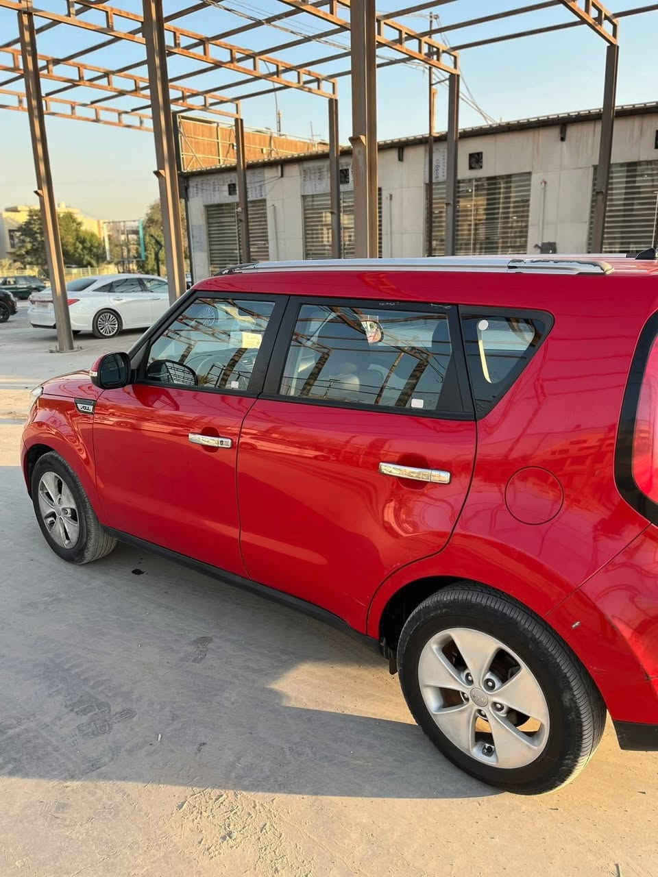 سول خليجي 2016 فول الفول
السيارة خليجية رقم شمالي، تريد وكالة وتريد تحويل.
فول مواصفات ، مكينة 2000، دوش، بصمة، حساسات، شاشة كبيرة، 3 وضعيات قيادة، داخل لونين أسود وأبيض.
السيارة نظيفة وحلوة، أحلى من صور.
بيها طخة فوق البنيد وبارد بالباب، باقي كفالة مكينة كير مكفولات 
العنوان: الديوانية
***********
