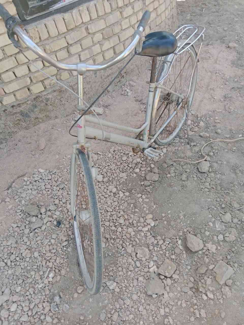 السلام عليكم بايسكل  للبيع ***********
