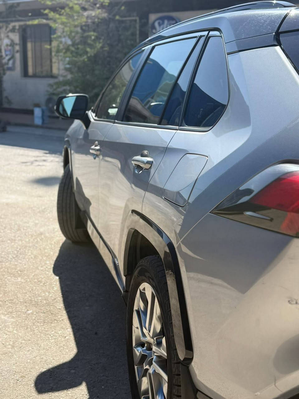 السلام عليكم راف فور هايبرد بلاك آن ثلاث انظمه كهرباء هايبرد بانزين للبيع موديل ٢٣ صور الحادث موجوده بيها صبغ وتبديل جاملغ السايق فقط وخدوش بسيطه بالباب الخلفيه السعر ٢٥٥
*********** وات ساب
