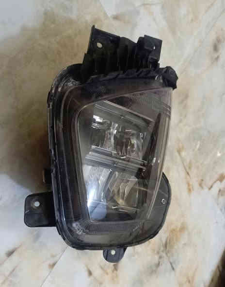 السلام عليكم
عندي لايتات توسان 24
اصلي امريكي جدد 
جهه اليمين الفوك والجوه
مكاني بغداد
للاتصال ***********
