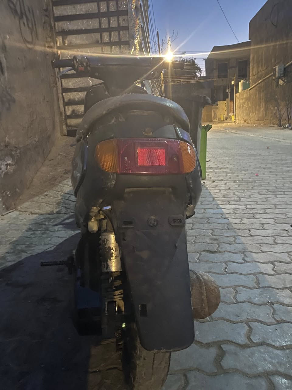 سلام عليكم دراجه خمس زروف لبيع كلشي مابيه ونضيفه دراجه كلشي شغال بس  رادله باتري دراجه هندر واحد تشتغلً سعر ٢٥٠ وبيه مجال بصيط الطيبين عنوان بصره حي جامعه رقم *********** متواجد وتساب بس هلا وسهلا بيكم
