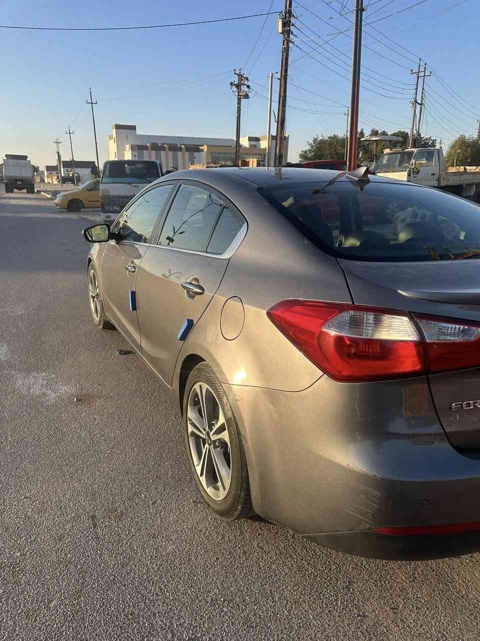 السلام عليكم  كيا فورتي موديل ١٦ ٢٠وارد أمريكي رقم بغداد  ١١٥ $ وبيه مجال ***********
