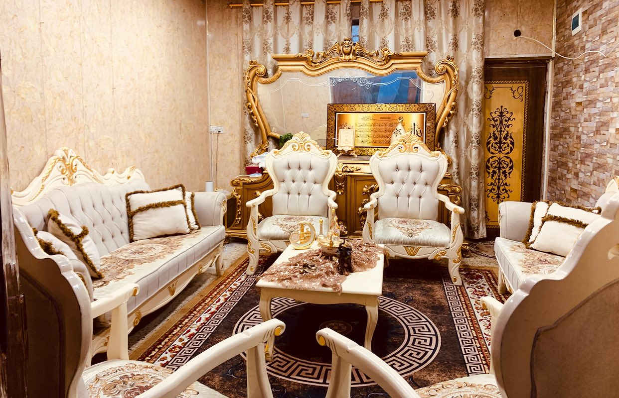 تخم زان تركي ملكي 10مقاعد 
نظافته 100%
خشب جدا ثقيل الاصلي
مكانه الحريه يتوفر توصيل 
***********
