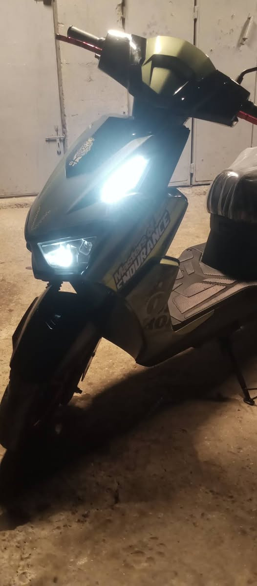 السلام عليكم للبيع دراجه شحن سكنس شركت حسن وحسين دراجه نضيفه وجاهزه بطاريات جدد دراجه كل نقص ما بيها مواصفات لايت زنون عالي ناصي هورن اشاير يمنه يسره نضام البارك والRرجوع للخلف 3سرع سرعتها 70 حقيقي 6بطاريات مكاني بغداد جديده سعر 580 وبيها مجال ***********
