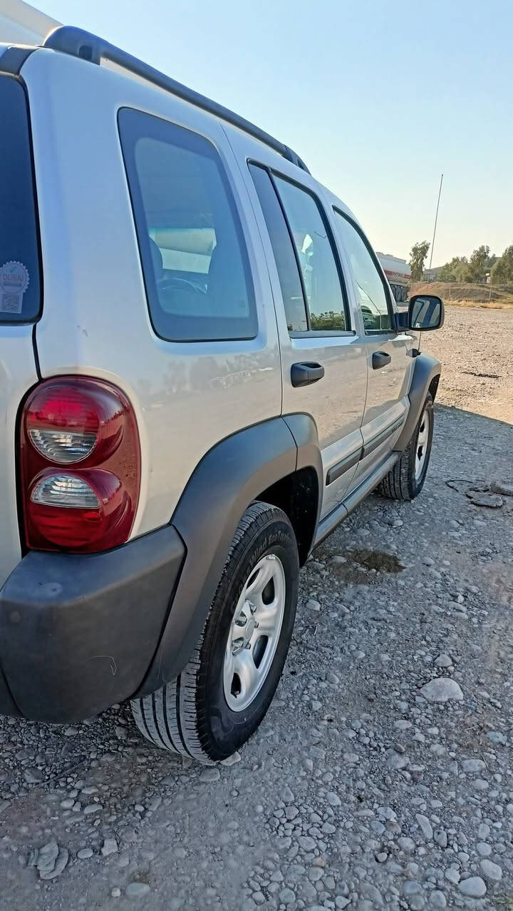 جيب ليبرتي موديل 2007 بدون ضرر بدون صبغ ***********
