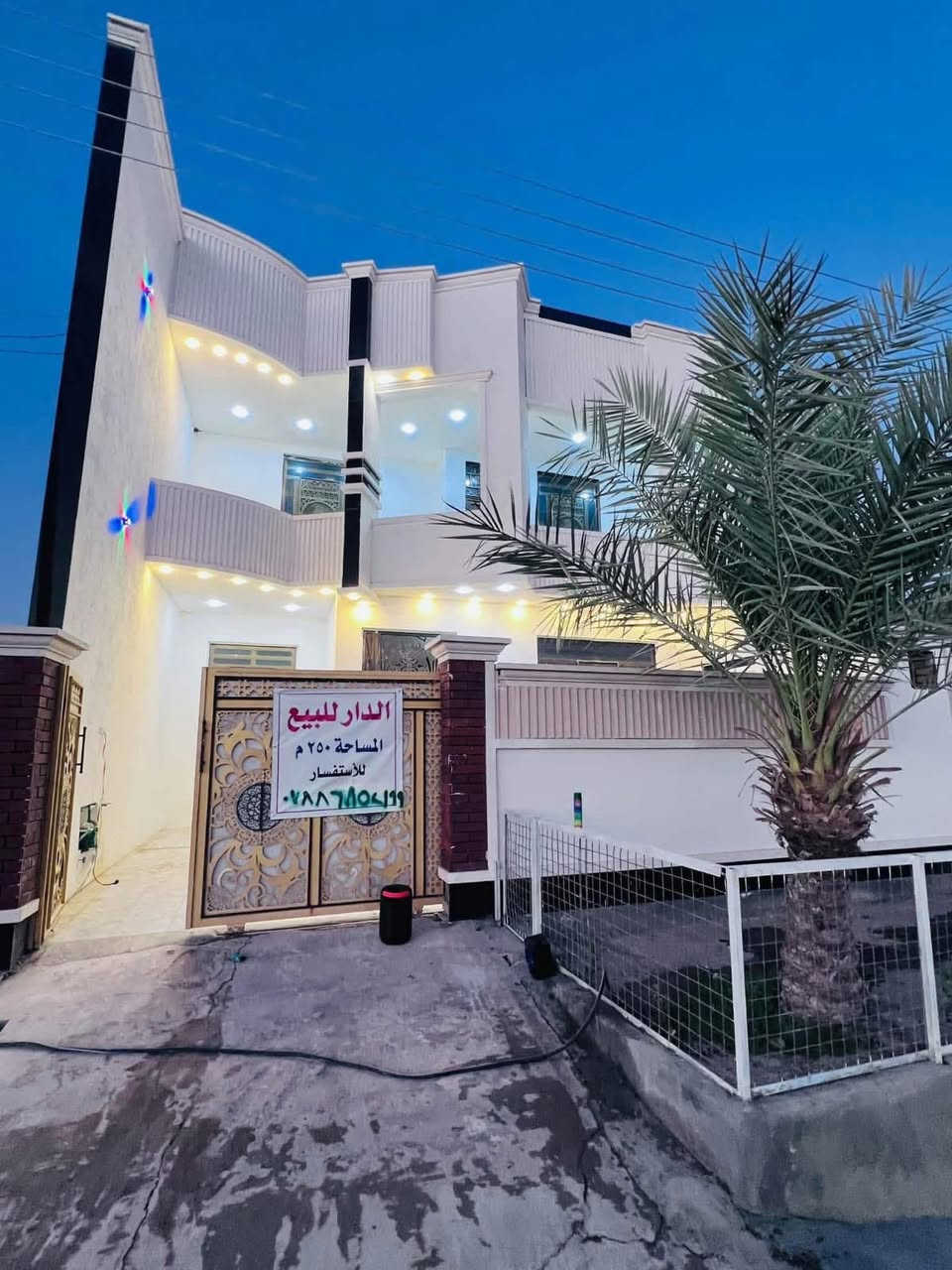 سلام عليكم بيت في السكنيه خلف الكليه الاداره والاقتصاد مساحته 250 طابو صرف بناء طابوق بي غرفه جوه وغرفتين فوك ديوانيه صاله ومطبخ صاير بلخلف مناور ثنين شارع كدامه 15 خدمات كامله منطقه كلها زينه 
 سعره 160 وبي مجال رقم تلفون 
 ***********
