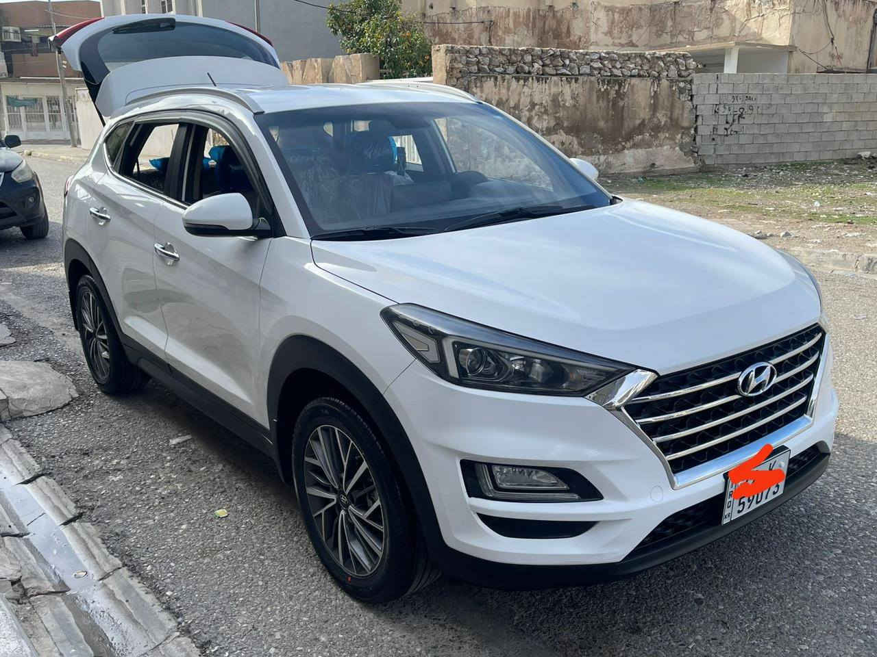 سلام عليكم توسان 2020ماشي٧٥ الف سياره جديد بمعنى الكلمة محرك والكير ماممدود بي اسبانه.مواصفات خليجي كوري بصمه حساس امامي خلفي بدون حالوب ورصعات  شاشه كبير وكشن كهرباء بي تعديل شبرين وتكحيل خط فقط الي مأشر  ومايبن اكثر من هذا لمن تجي انطيك بلاش سياره وكلام .السعر 205 وبي مجال اشوي*********** ملاحظه كلشي اكو بالسوك بس من تروح تشوفها كلها  رصعات  بيها ومايكولك
