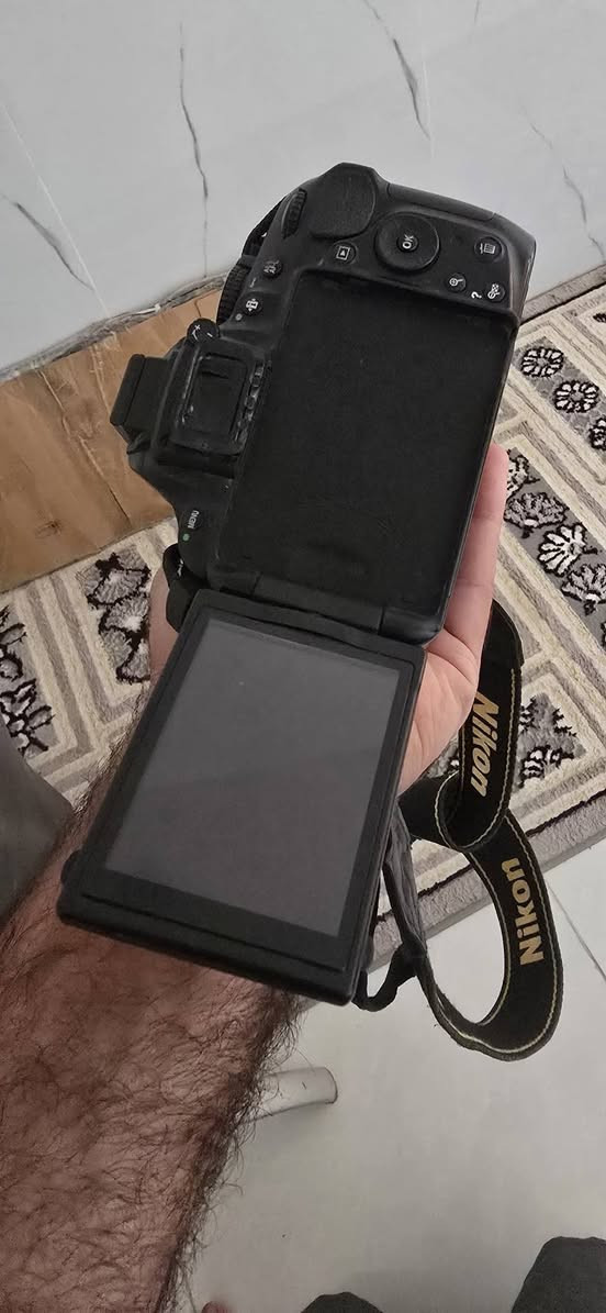 سلام عليكم ..كامره نيكون 5300لبيع ..نظيفه وكل غراظها وياها..
السعر ..350الف .
المكان ..ناصريه مركز 
رقم الهاتف ..***********
