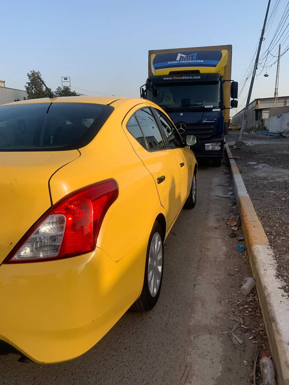 السلام عليكم نيسان سني فيرسا موديل ٢٠١٨ كير عادي سيارة خير من الله محرك كير تبريد تخم تاير صدر صور حادثه مرفقه ويه المنشور او بيه هنه بلعراق جامغ امامي طخه بسيطه بدون لغود او شاصي بسمي تحويل ثاني يوم السعر ٨٥ اوبيه مجال الستفسار ‭٠٧٧٢ ٩٠٣ ٥٠٩١‬
