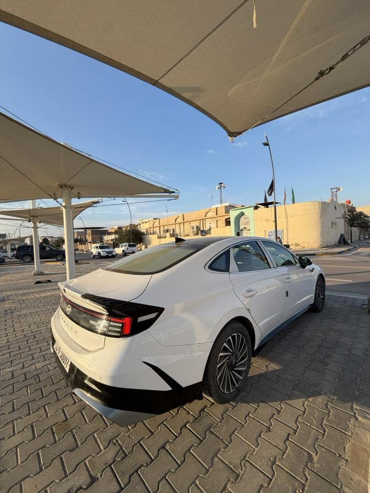 السلام عليكم 
سوناتا 24
خليجي فول مواصفات مال اقصاد 
ماشيه45 الف 
السياره جديده ع ايدي 
السعر 198 وبيها مجال 
***********
