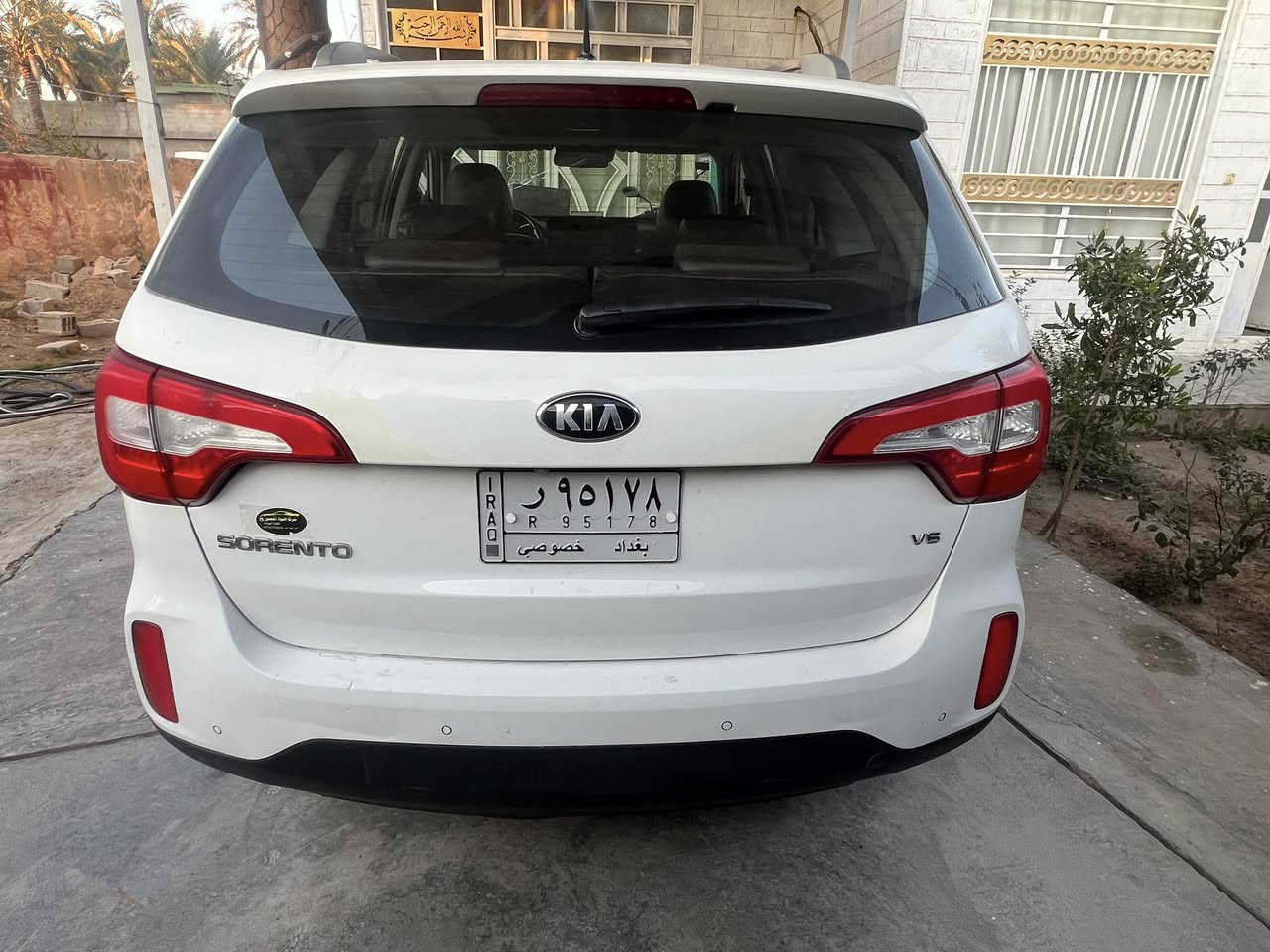 سلام عليكم 

سورنتو  2014خليجي كفاله عامه عدا صبغ شبر بالچاملغ السايق  

وارد كويتي اصلي 

فول  مواصفات كويتي اصلي معروفه الكويتي اعلى فئة بالسورنتو

مكفولة من تبديل وبارد وشخط كفالة عامة شرط سونار 

كشنات جلد اصلي 
بنورما 
7 راكب 
بصمه تشغيل  
بصمه أبواب 
إشارة ترحيب بالدواسة 
اريل نفيگيشن 
اوتو بارك 
لد امامي وخلفي 

حساسات خلفي امامي 

 6 سلندر 3500

وباقي المواصفات المعروفه

رقم بغداد تحويل نفس اليوم 

سيارة جديده بوضع الشركة 

للإستفسار *********** واسف على الاطاله
مكاني ديالى المقدادية
