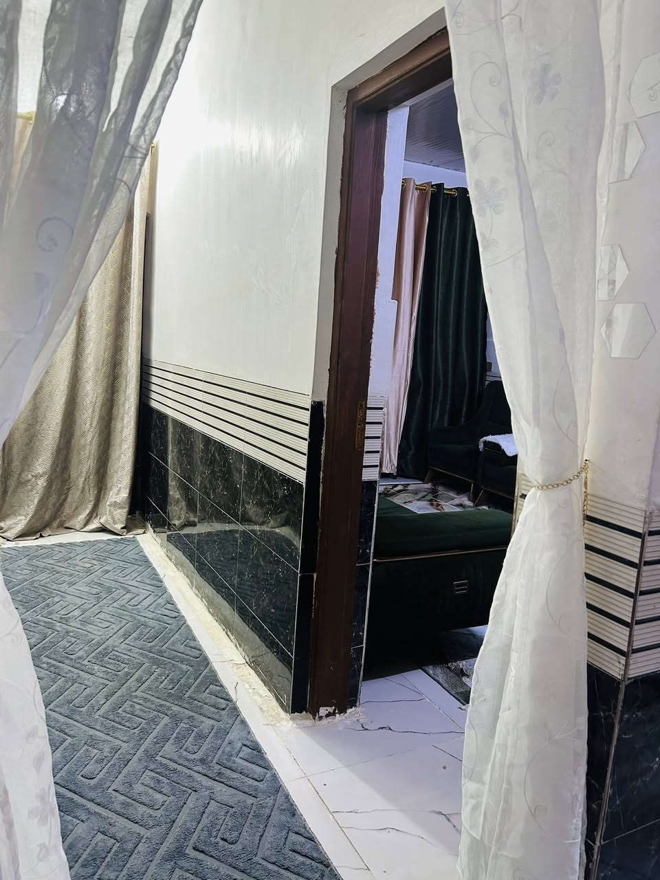 إسلام عليكم بيت تجاوز بالتراث بشارع قائد الشمري مساحته ١٠٠ وشويه تقريبا للبيع سعره ٢٥ بي مجال رقمي***********
