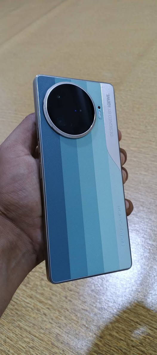 تكنو كامون 30 برو TECNO CAMON 30 Pro 5G
الجهاز نسخة 5G مو العادي ذاكرة الجهاز 256 والرام 24 فول مواصفات شاشة 144 فريم يشغل 90 فريم ببجي صافي كاميرا الجهاز كلش حلوة تشغل 4k ستين اطار صوت ستيريو شاحن 70 واط سريع جدا وبطارية 5000 الكاميرا الأمامية والخلفية 50 ميكا بكسل بصمة  مدمجة بالشاشة تسجيل مكالمات بدون برامج وبعد هواي مواصفات 
الجهاز بعده جديد بحالة الوكيل بدون اي ضرر او خلل مكفول وكامل ملحقات مع كفرات الحماية
السعر 300 الف 
عنواني بصرة دور الشرطة 
***********
