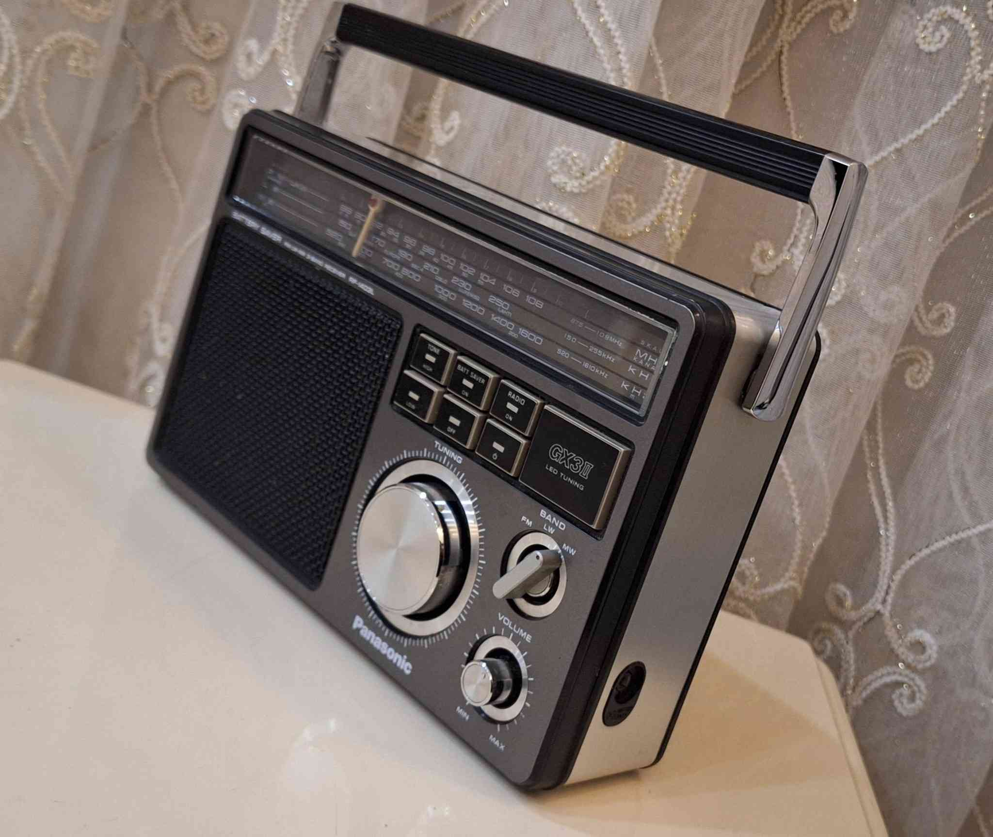 رادیو  باناسونیك  یاباني اصلي نسبة نضافة  97
145 الف نضیف جدا انتاج السنة 1981 یعمل  علی کهرباء 220 فولت3 باتري کبیر جهاز كامل شغال موجات رادیو  
FM   MW     LW
توصیل   للحجز مراسلة الصفحة او مراسلة واتساب على الرقم ***********
