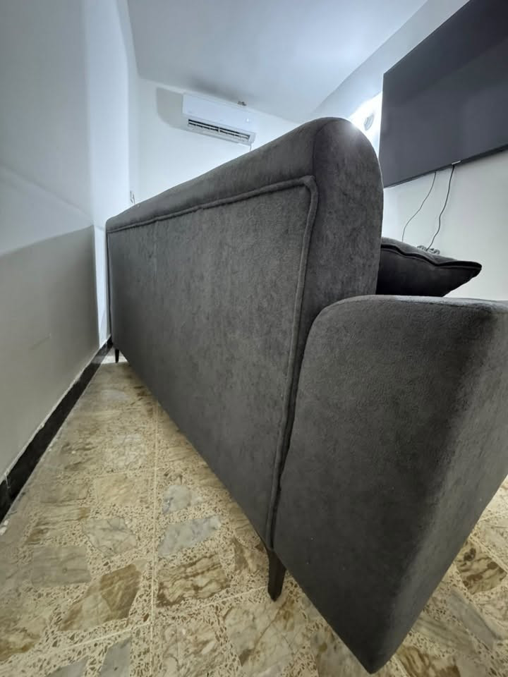 السلام عليكم
كورنر تفصال عراقي شغل درجة اولى vip 
مستخدم شهر فقط 
سبب البيع اريد اشيل المكان ثاني ميرهم علية 
الطول متر ونص * 3 ونص
السعر 575 وبي مجال 
الاتصال :***********
