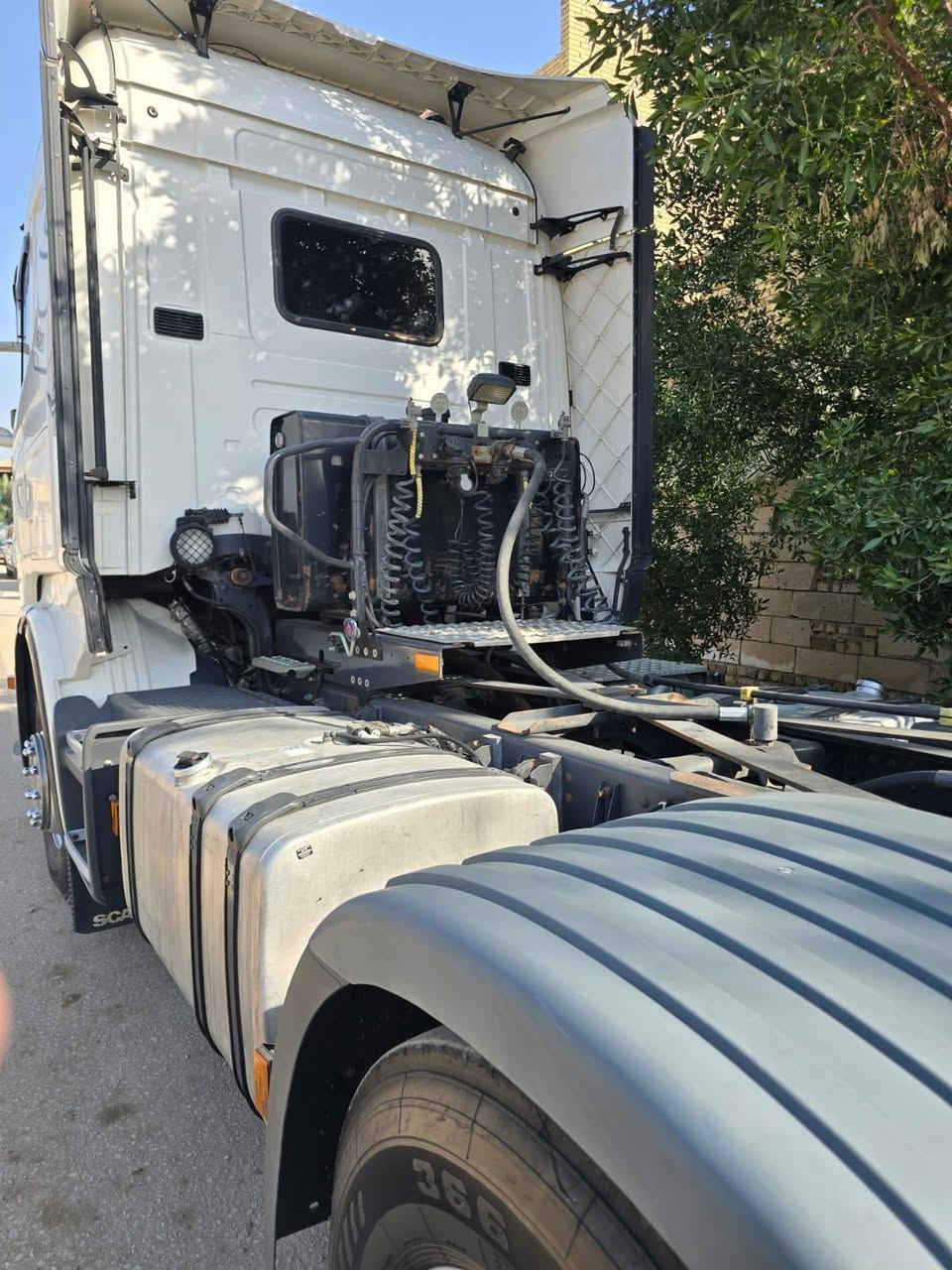 راس تريله للبيع موديل 2016 مجموعة ورده سبرنك مكينه 8 حجم 520 كفاله عامه العنوان الدوانيه تخم تاير *********** أو ***********
