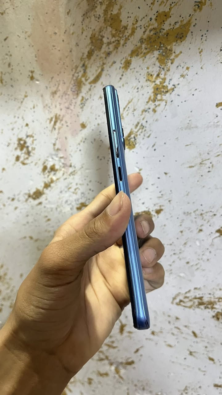يعتبر هاتف Infinix Hot 20i من الهواتف الاقتصادية التي تركز على تقديم بطارية كبيرة وشاشة واضحة للاستخدام اليومي البسيط.إليك أهم تفاصيل الجهاز في السوق العراقي:المواصفات التقنيةالشاشة: حجم 6.6 بوصة من نوع IPS LCD بوضوح HD+.المعالج: MediaTek Helio G25، مناسب للتطبيقات الأساسية مثل واتساب وتصفح الإنترنت.الذاكرة: يتوفر غالباً بذاكرة عشوائية (RAM) سعة 4 جيجابايت مع إمكانية زيادتها برمجياً.التخزين: خيارات بين 64 جيجابايت أو 128 جيجابايت.البطارية: سعة 5000 مللي أمبير، تدوم طويلاً مع الاستخدام المتوسط.الكاميرا: خلفية أساسية بدقة 13 ميجابكسل، وأمامية بدقة 8 ميجابكسل لصور السيلفي.  السعر. 70. الف. مع التوصيل. مبدل شاشة.  فقد.  مع. التوصيل 🚚 🔐


**إذا كنت صاحب هذا الإعلان وتريد حذفه لأي سبب، رجاءا أرسل رسالة إلى الدعم الفني**