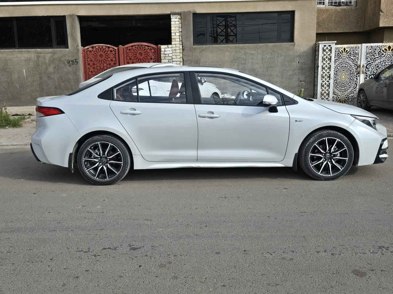 السلام عليكم كورلا هايبرد تجميع الصين ٢٠٢٤ ماشيه ٢٥ شكل الامريكي ال s السياره فول مواصفات 
بصمه /داخل مشمشي /دشبول لونين/اتو هولد /سيد بريك كهرباء /مود درايف /كامره دواره / مانع انولاغق /كشن كهرباء /السياره فول موصفات للاخير  
  
السياره مكفوله
تبديل لا فتح لا بارد لا معجون    
السياره بيه رصعتين فقط 
العنوان بغداد الغزاليه ***********
السعر ٢٢ ونص وبيهه مجال
