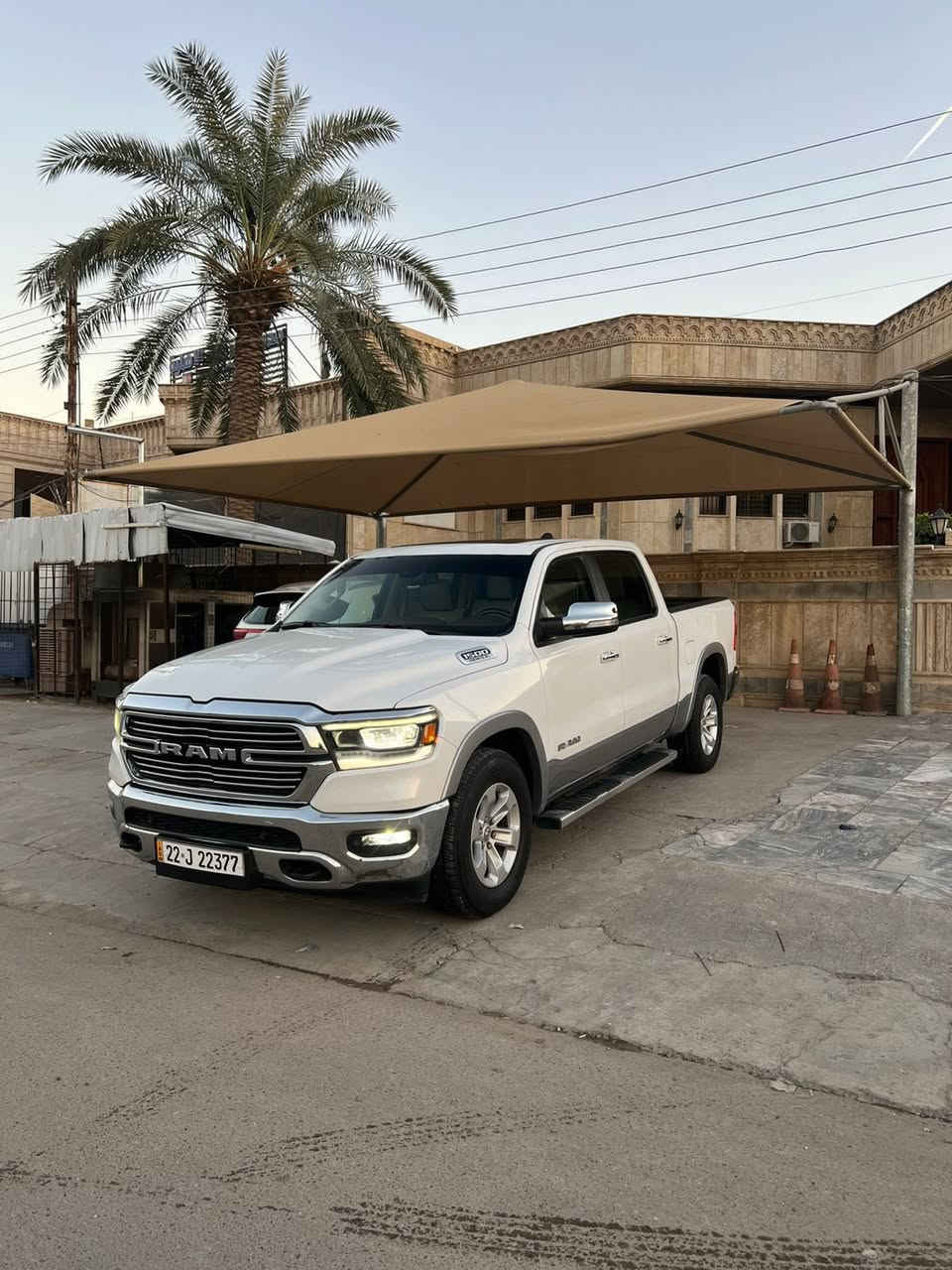 رام 2019 لارامي خليجي 
فول 1/1
باب طويل بدي قصير المرغوب 
محرك 5700
كفاله عامه من الصبغ
فقط بارد جدا بسيط باب خلفي 
ماشيه 74 الف 
بانوراما 
بصمه
خزن ميموري 
داخل حمصي 
كشنات كهرباء
كشنات تدفئه تبريد 
كانتاراا داخله
حساسات
صندوق كهرباء 
باقي المواصفات المعروفه 
السعر 330$ وبيه مجال 
مكان السياره بغداد حي الجامعه 
☎️ ***********0
