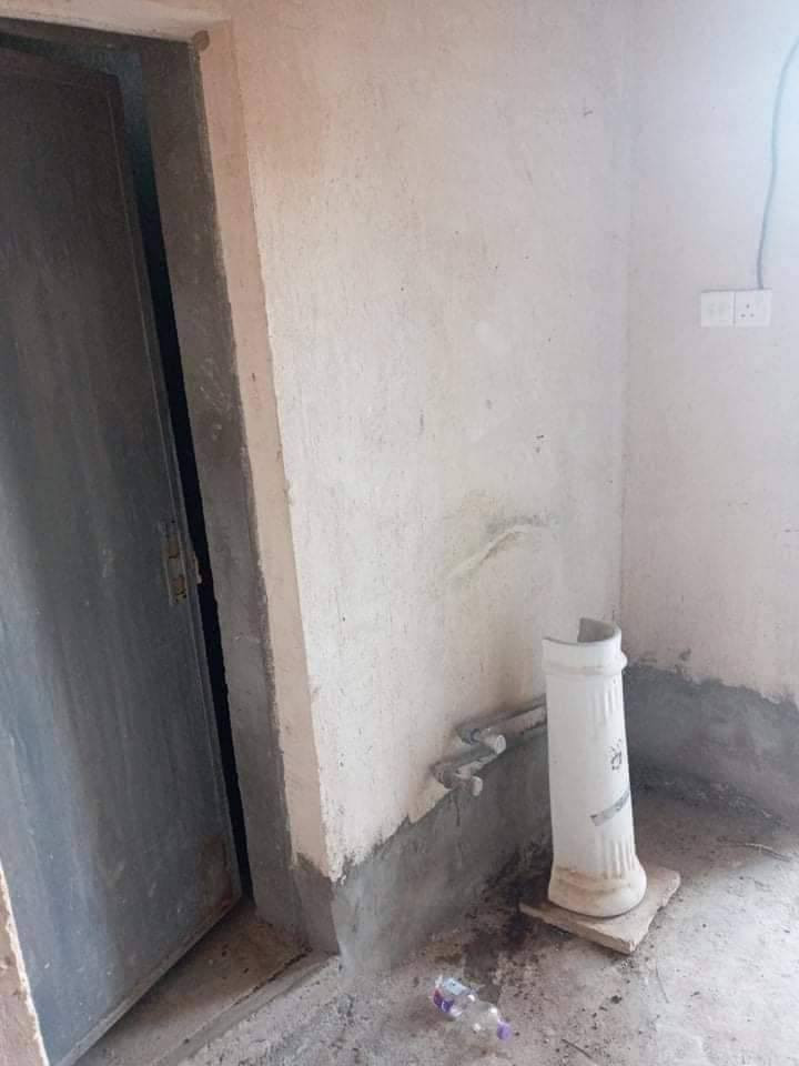 بيت للبيع كربلاء حي الإمامين للبيع اقصاط مقدمه 15وكل شهر 500السعر الكلي 35يعتبر هيكل  اتصل غير متواجد يبعد عن الامام 10دقايق اتصل ***********
